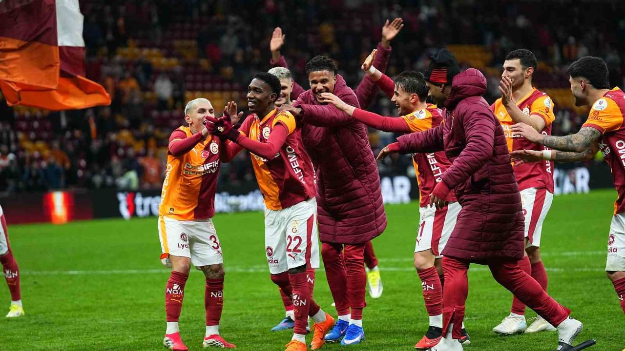 Yaser Asprilla Galatasaray formasıyla ilk kez sahaya çıktı