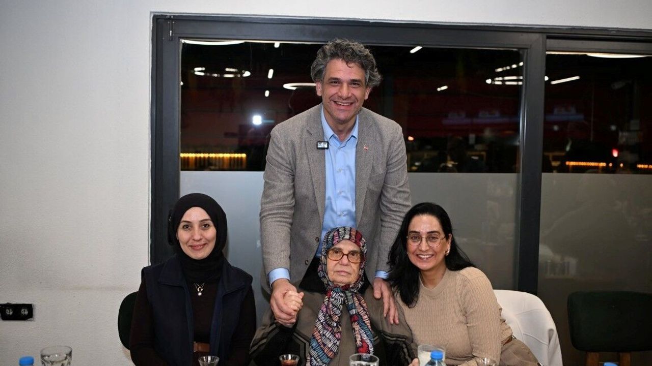 Başkan Kocaman, Ramazan Bereketini Kartepe’nin Çınarlarıyla Paylaştı