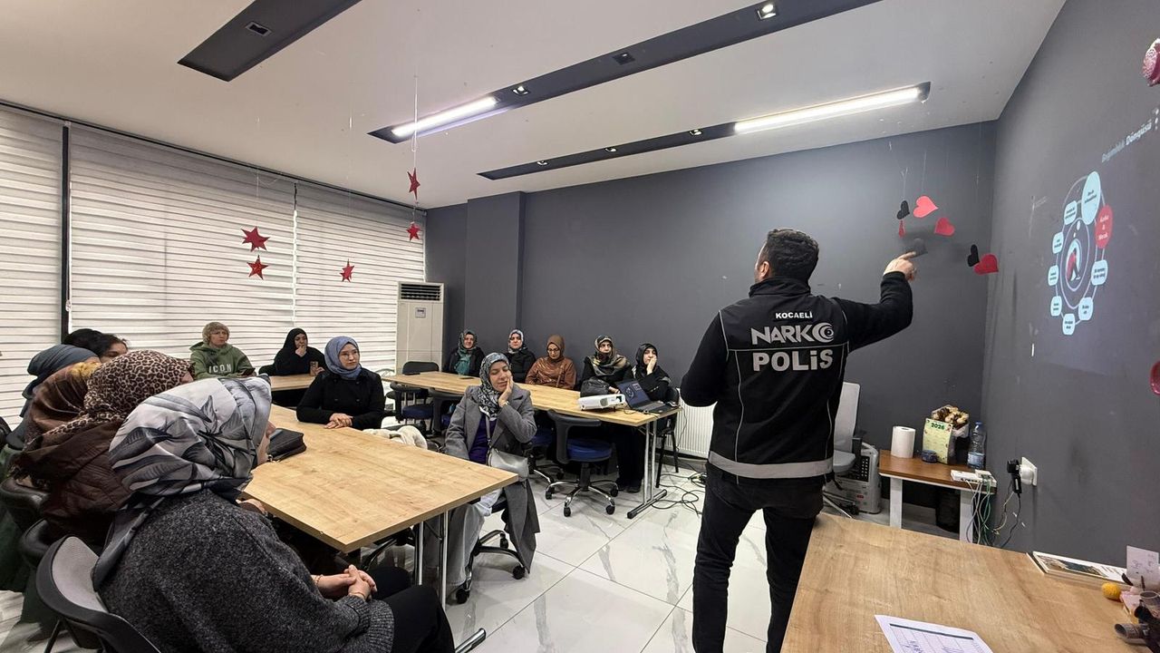 Anne Şehir’de “En İyi Narkotik Polisi Anne” eğitimi verildi