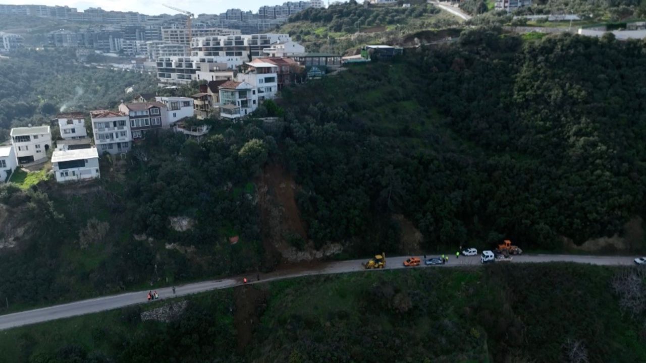 Bursa Mudanya’da Heyelan Sonrası Yol Temizlendi: Dron ile Görüntülendi
