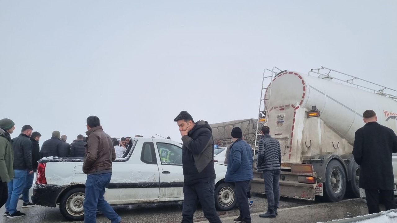 Erzurum’da Zincirleme Kaza: 8 Ağır Yaralı