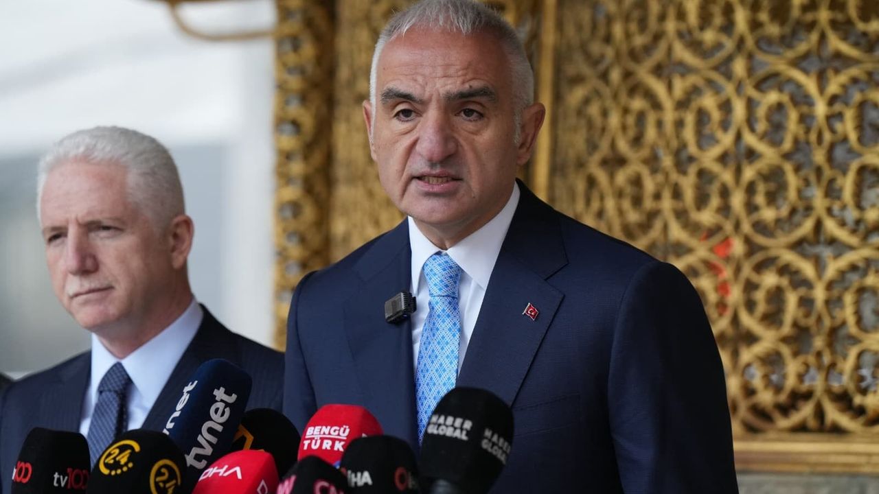 Bakan Ersoy: “Ayasofya’da restorasyon devam ediyor, Sultanahmet’te çalışmalar tamamlandı”