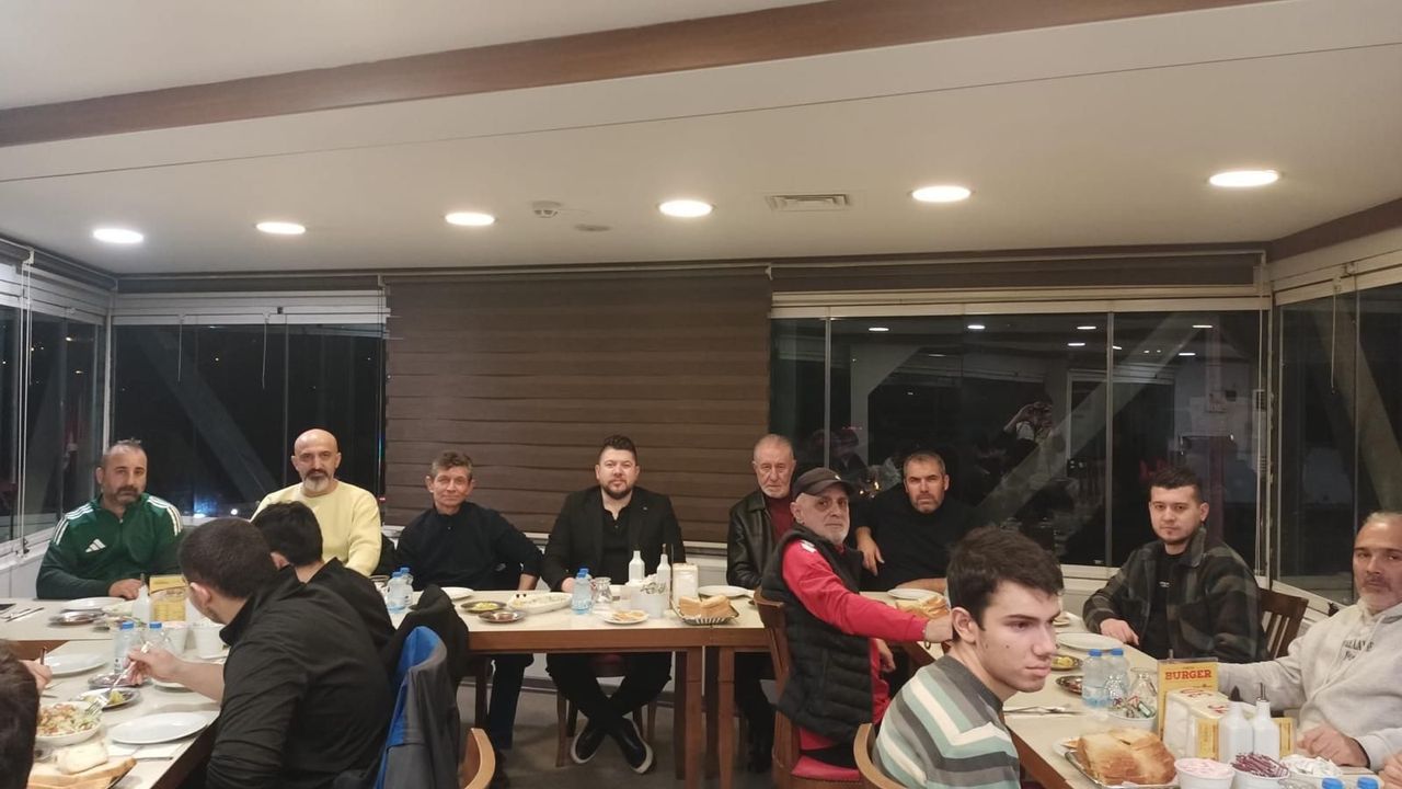 İzmit Baçspor U-18 Takımı Play-Off Öncesi Moral Depoladı