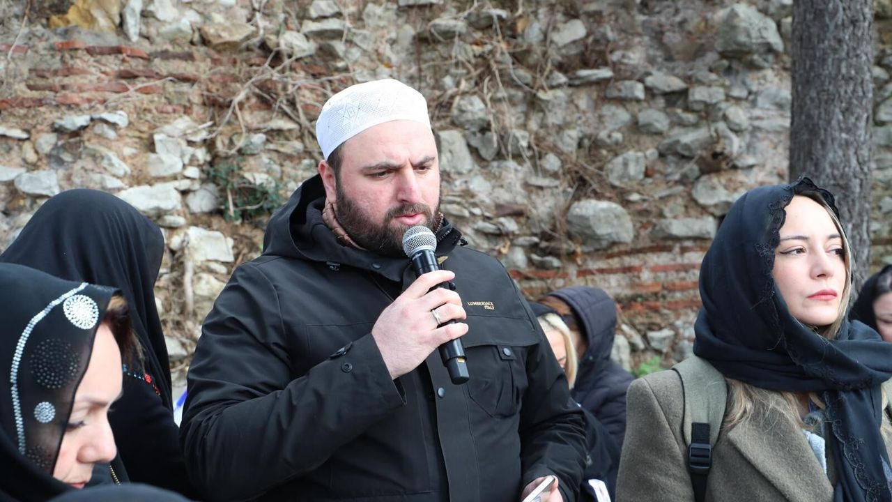 Leyla Atakan vefatının 55. yılında mezarı başında anıldı