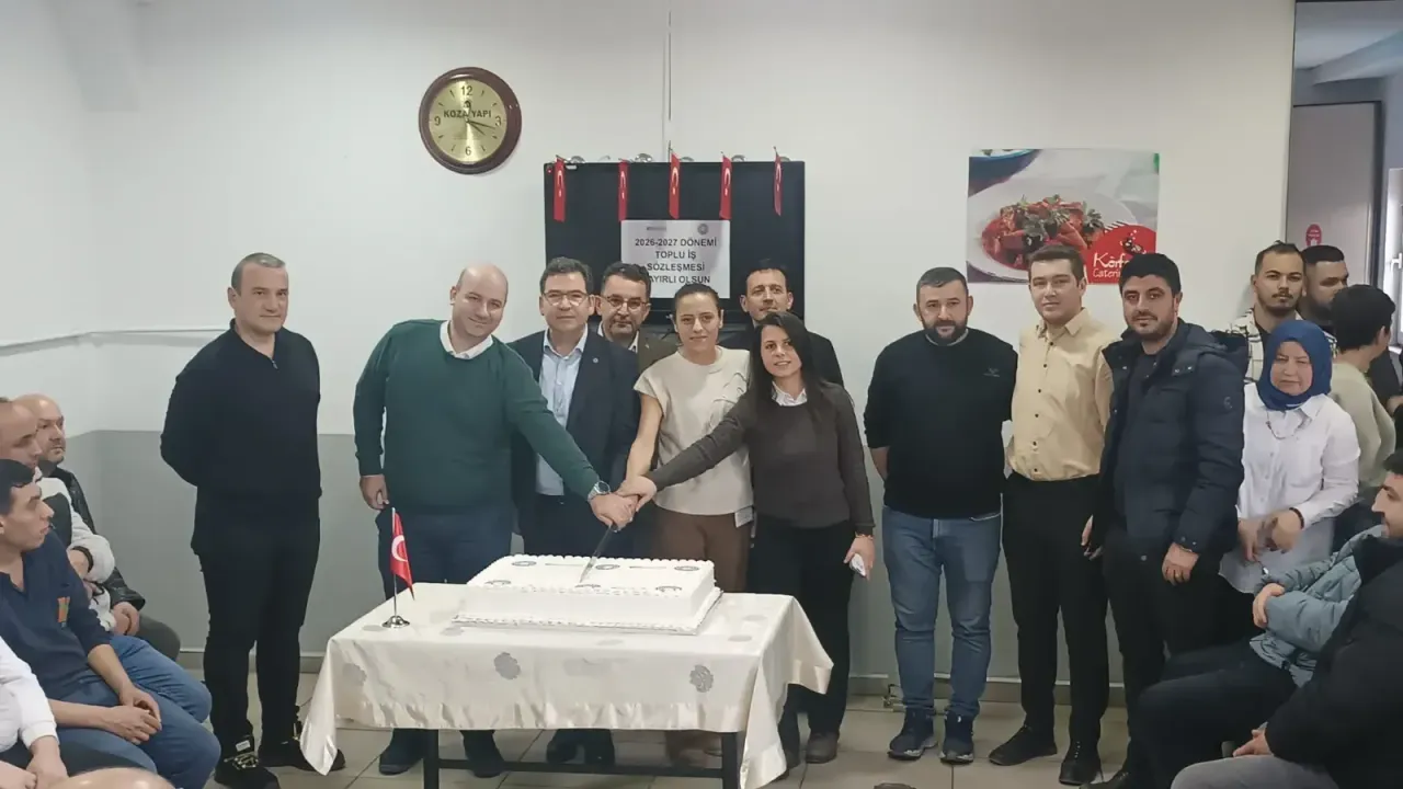 Maaşlar 102 Bin TL’ye Yükseldi, Pastayla Kutladılar