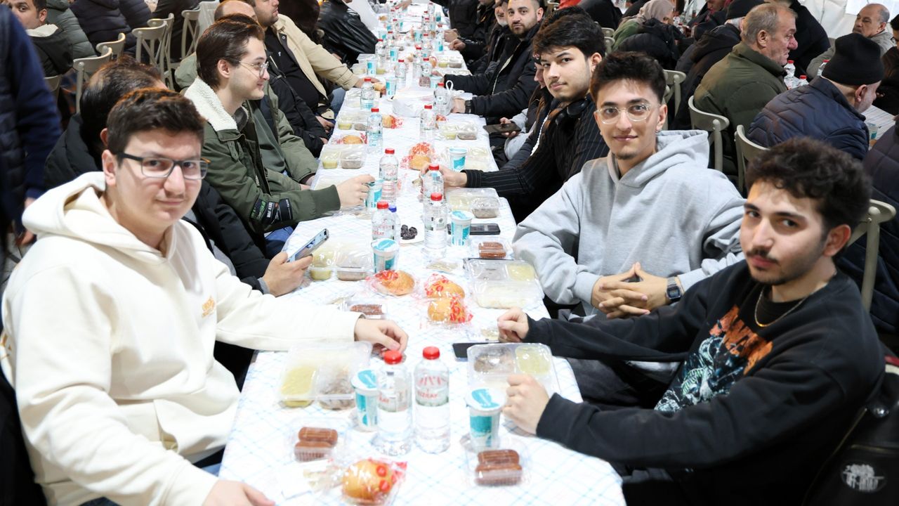 Büyükşehir Ramazan Çadırı’nda ilk oruçlar açıldı