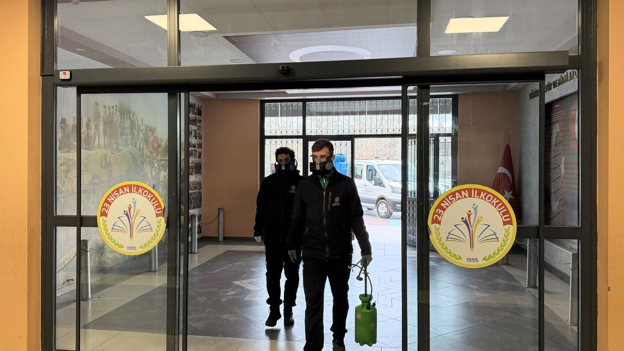 Büyükşehir, yarıyıl tatilinde 689 okulda kapsamlı ilaçlama yaptı