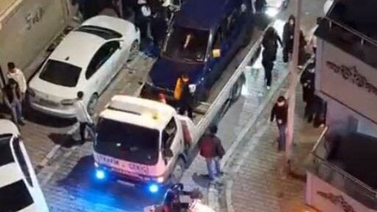 Sokak Ortasında Skandal: Çakarlı Araçla Trafiği Felç Ettiler