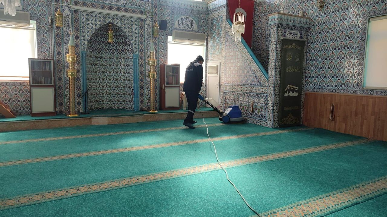 Kandıra Belediyesi Ramazan Öncesi Camilerde Temizlik Seferberliği Başlattı