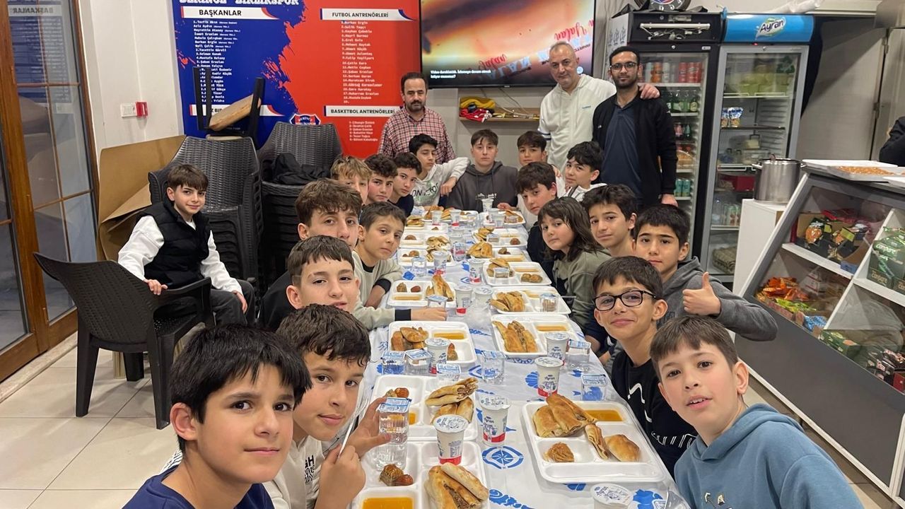 Derince Birlikspor U-13 Takımı İftar Sofrasında Buluştu