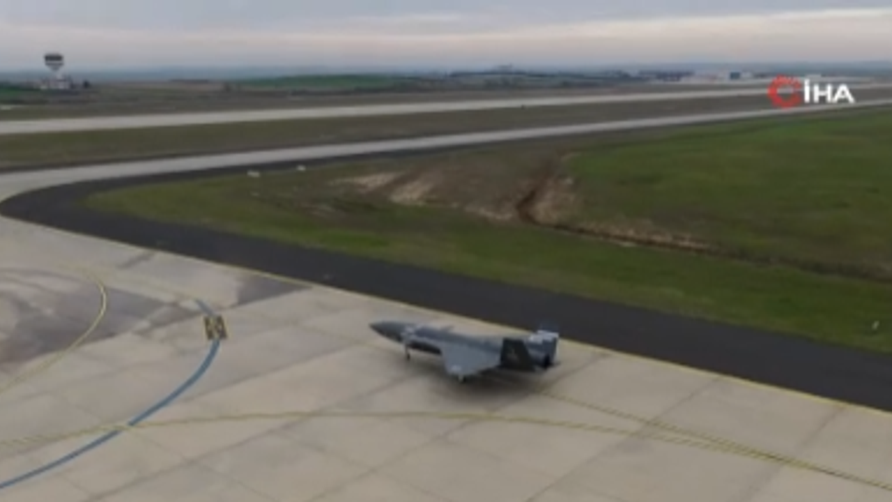 Bayraktar KIZILELMA uçuş eğitimine devam ediyor