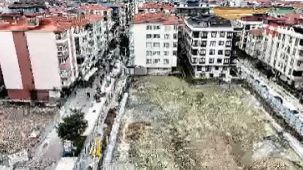 Küçükçekmece’de 6 katlı apartmanın istinat duvarı çöktü, bina tahliye edildi