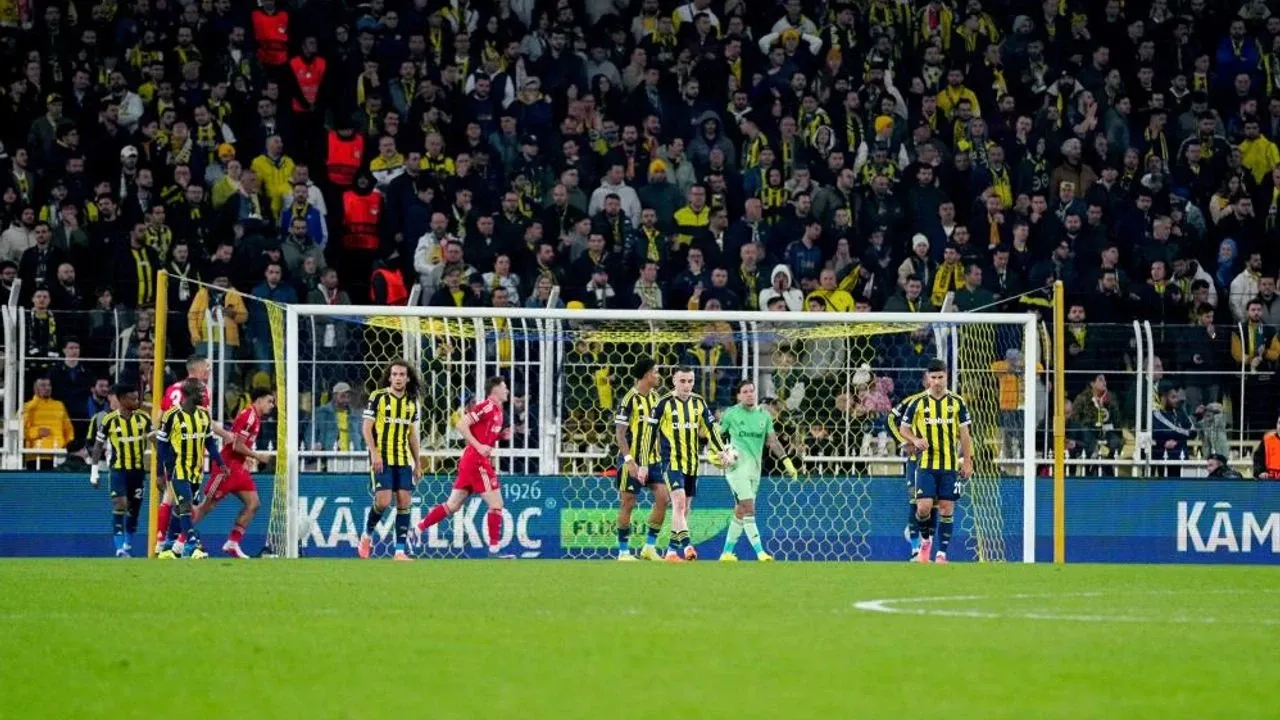 UEFA Avrupa Ligi: Fenerbahçe: 0 - Nottingham Forest: 3 (Maç sonucu)