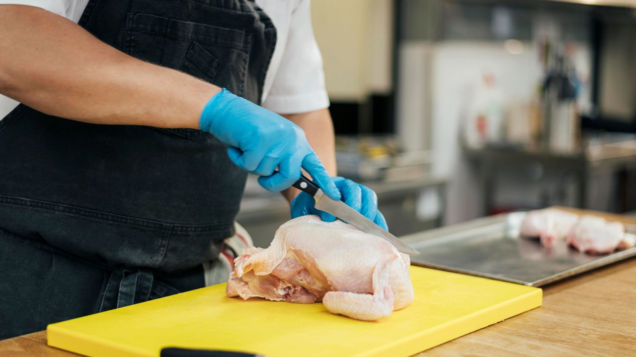 Kanatlı eti ihracat kısıtlamasına tepki: “Ani kararlar ticari sürdürülebilirliği zedeliyor”