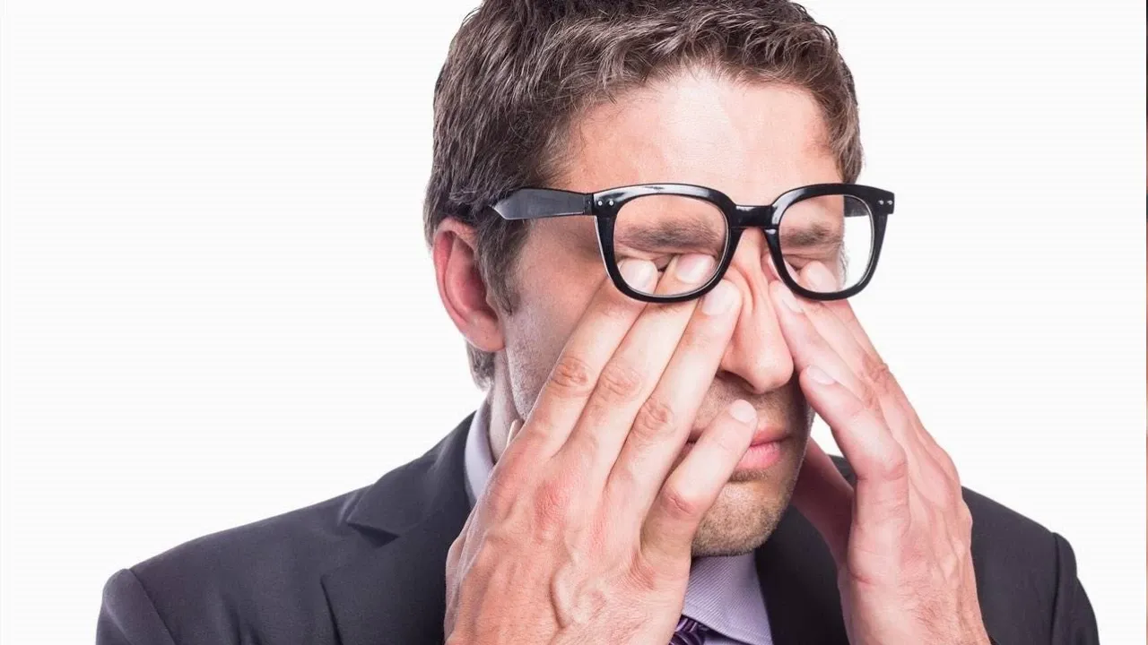 Uzmandan Çöl Tozu Uyarısı: Göz Ovuşturmak Korneayı Çizebilir