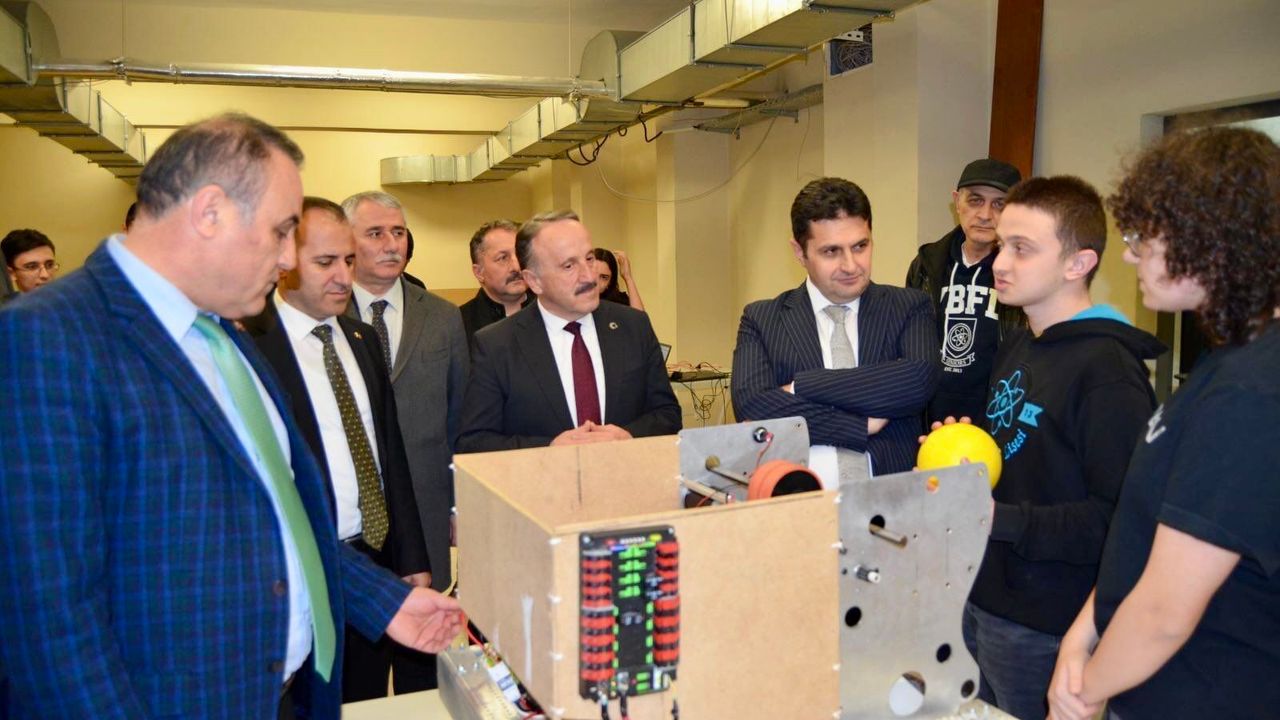 Salih Kaygusuz, Gebze Yücel Boru Fen Lisesi’ni Ziyaret Etti