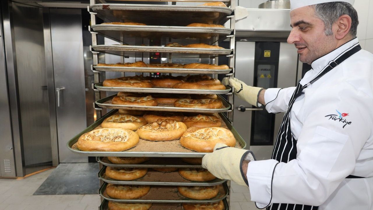 Ramazan bereketi Büyükşehir’le sofralarda: Halk Ekmek’te pide 20 TL