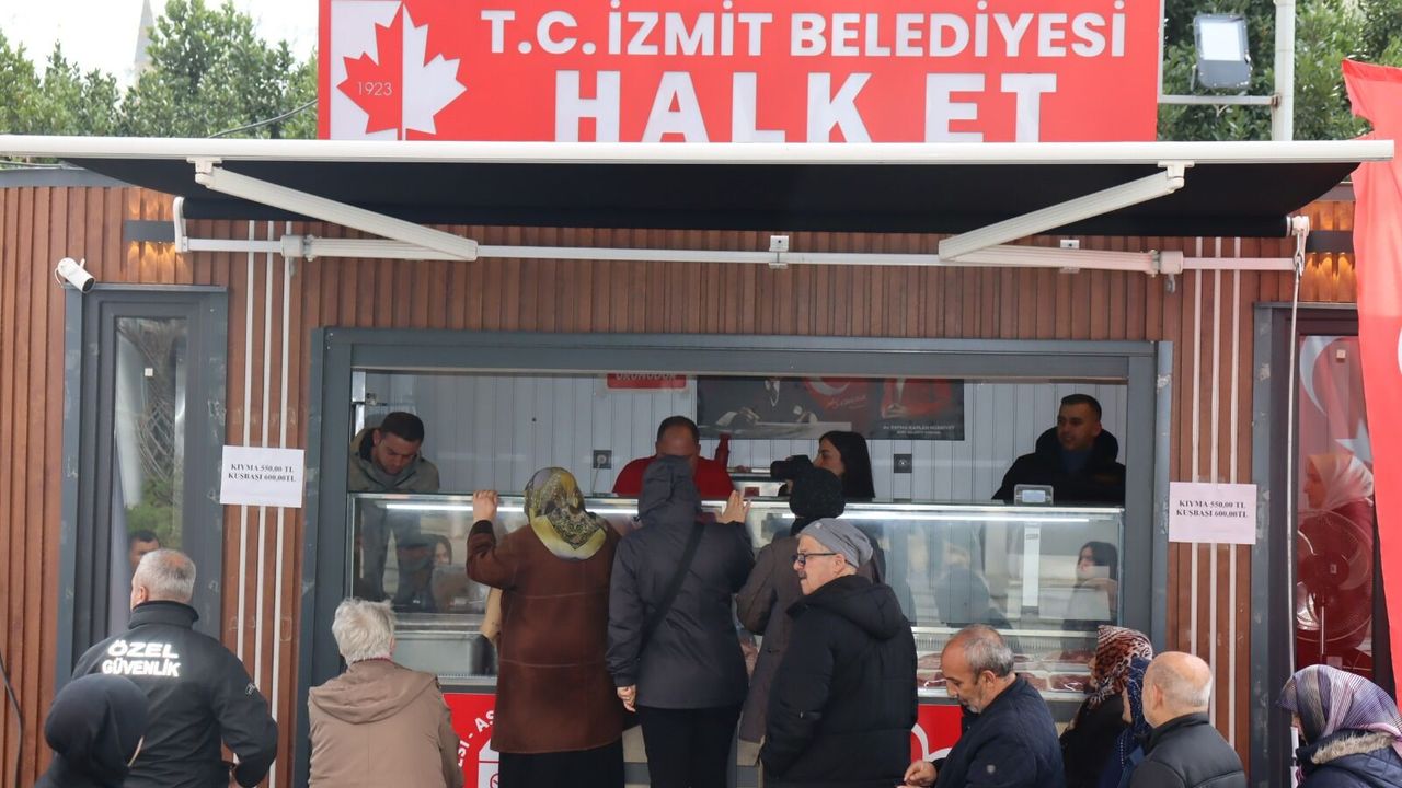 Halk Et Mobil Aracı Ramazan’da İzmit Meydanı’nda