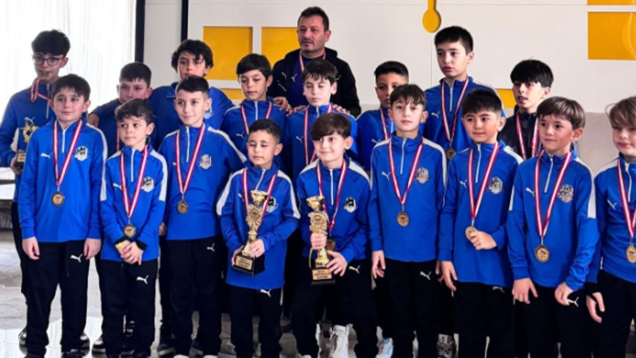 Kocaeligücüspor Altyapısından Çifte Başarı