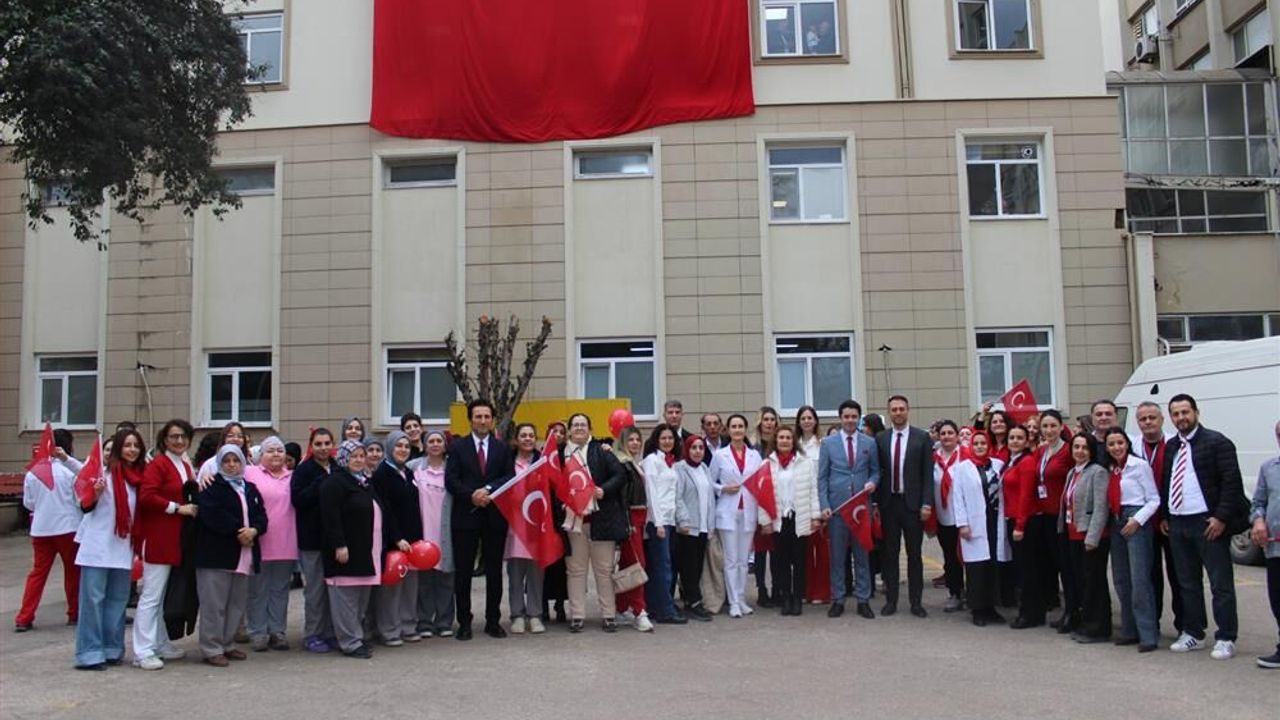İzmit Seka Devlet Hastanesi Çalışanlarından Anlamlı Bayrak Mesajı