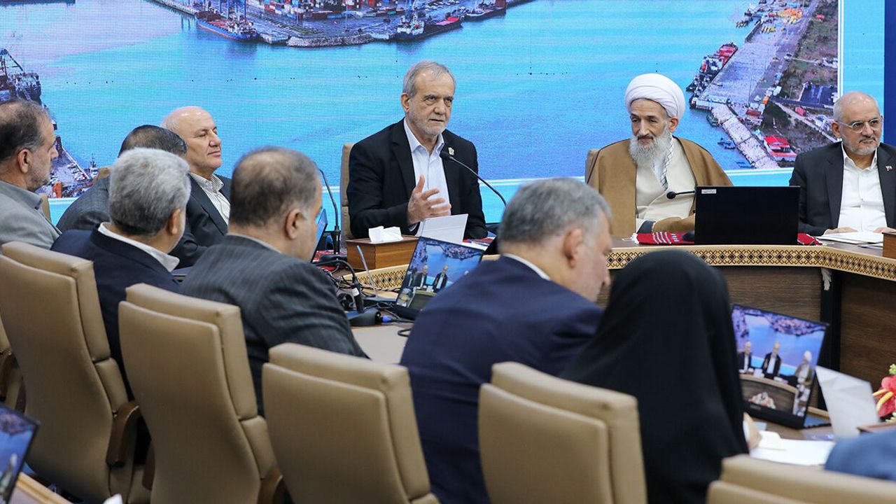 ABD ve Sınır Eleştirilerine Yanıt: Pezeşkiyan’dan Sert Uyarı