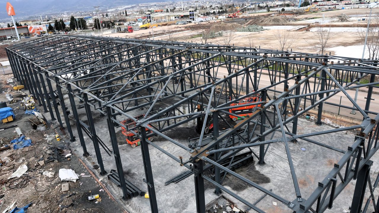 Büyükşehir İtfaiyeyi Güçlendiriyor: İtfaiye Depo Binası’nda Yüzde 70 Tamamlandı