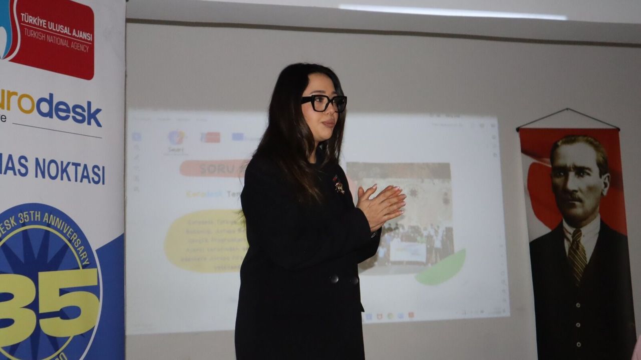 İzmit Belediyesi’nden Öğrencilere Avrupa Fırsatları Tanıtımı