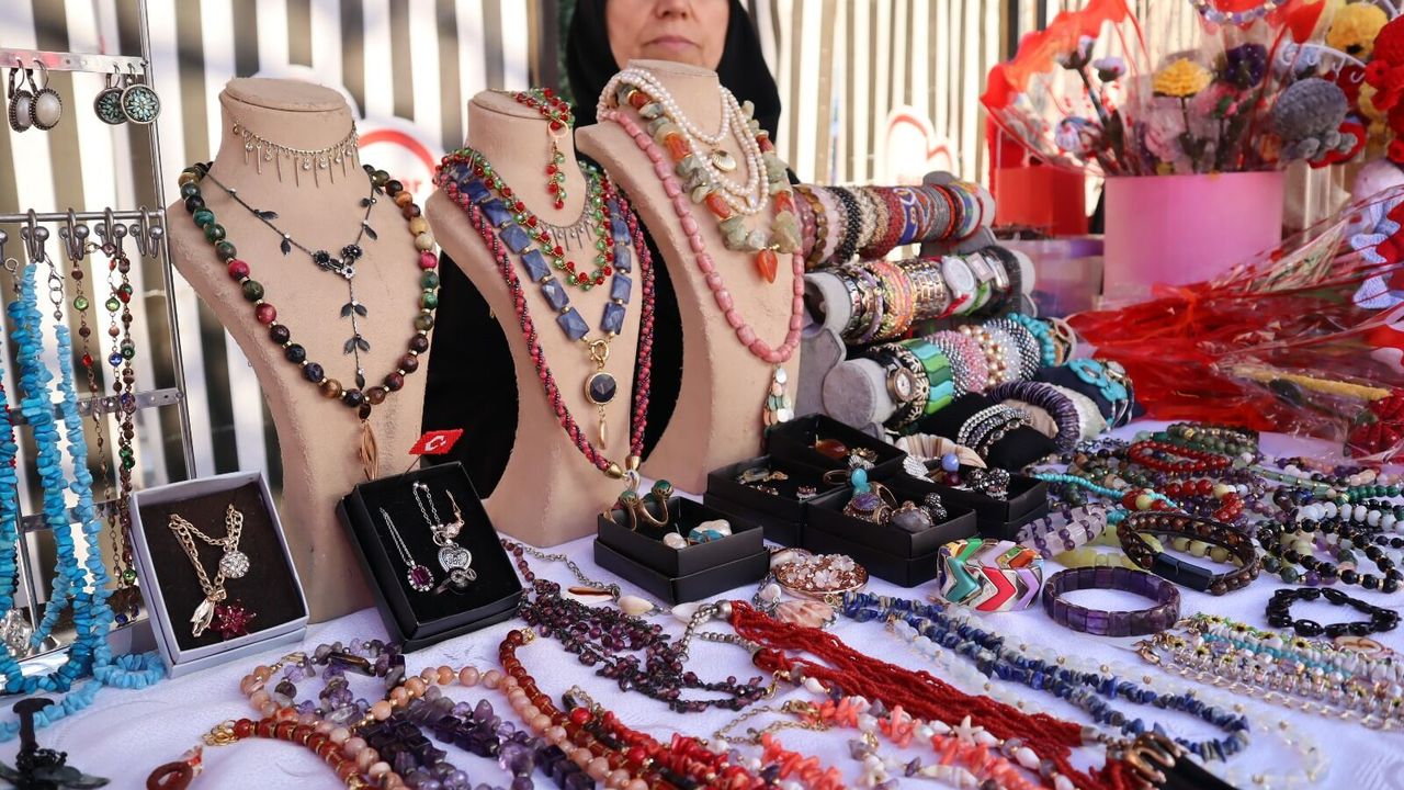 İzmit Belediyesi’nin Sevgililer Günü El Emeği Pazarı Yoğun İlgi Gördü