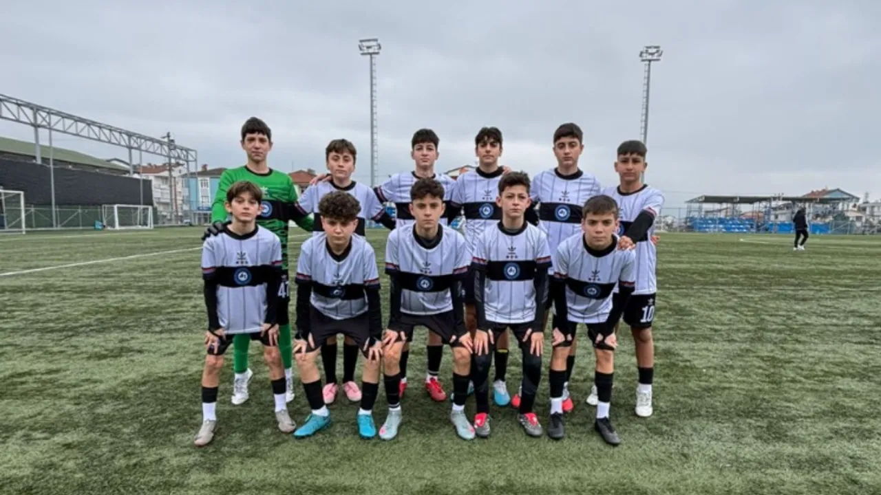 İzmit İdman Yurdu’nun gençleri Play-Off’ta gücünü gösterdi