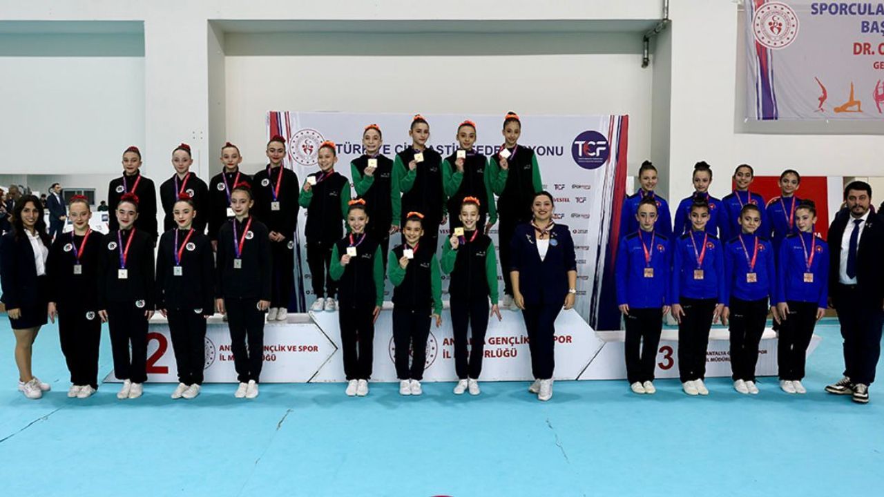 İzmit’in Yıldızları Türkiye Şampiyonası’na Damga Vurdu