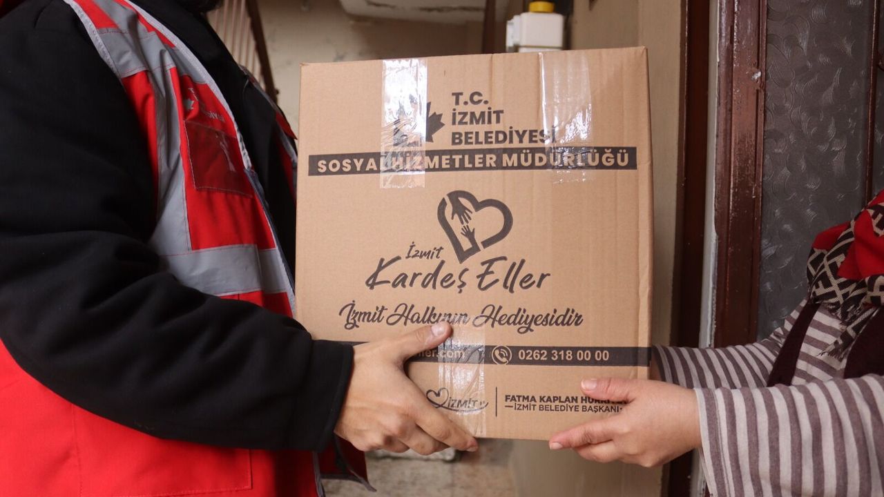 İzmit’te Ramazan Dayanışması: Gıda Kolileri İhtiyaç Sahiplerine Ulaşıyor