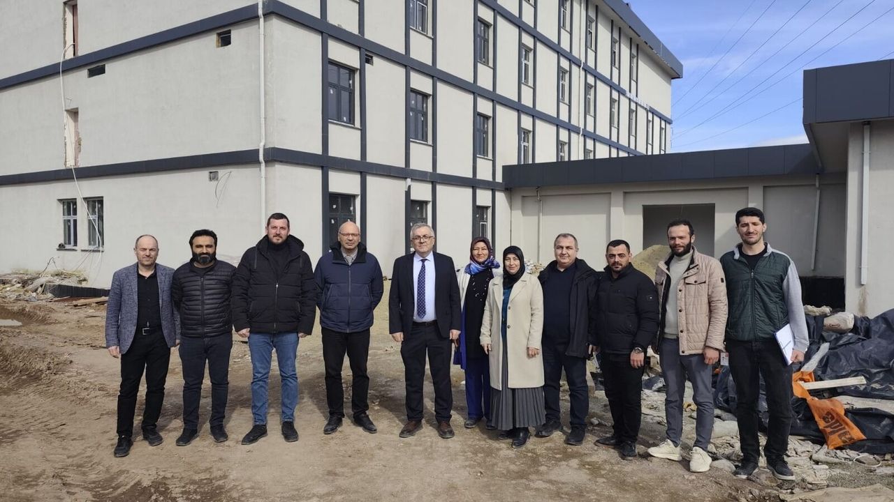 Körfez Devlet Hastanesi Ek Hizmet Binası’nda çalışmalar sürüyor