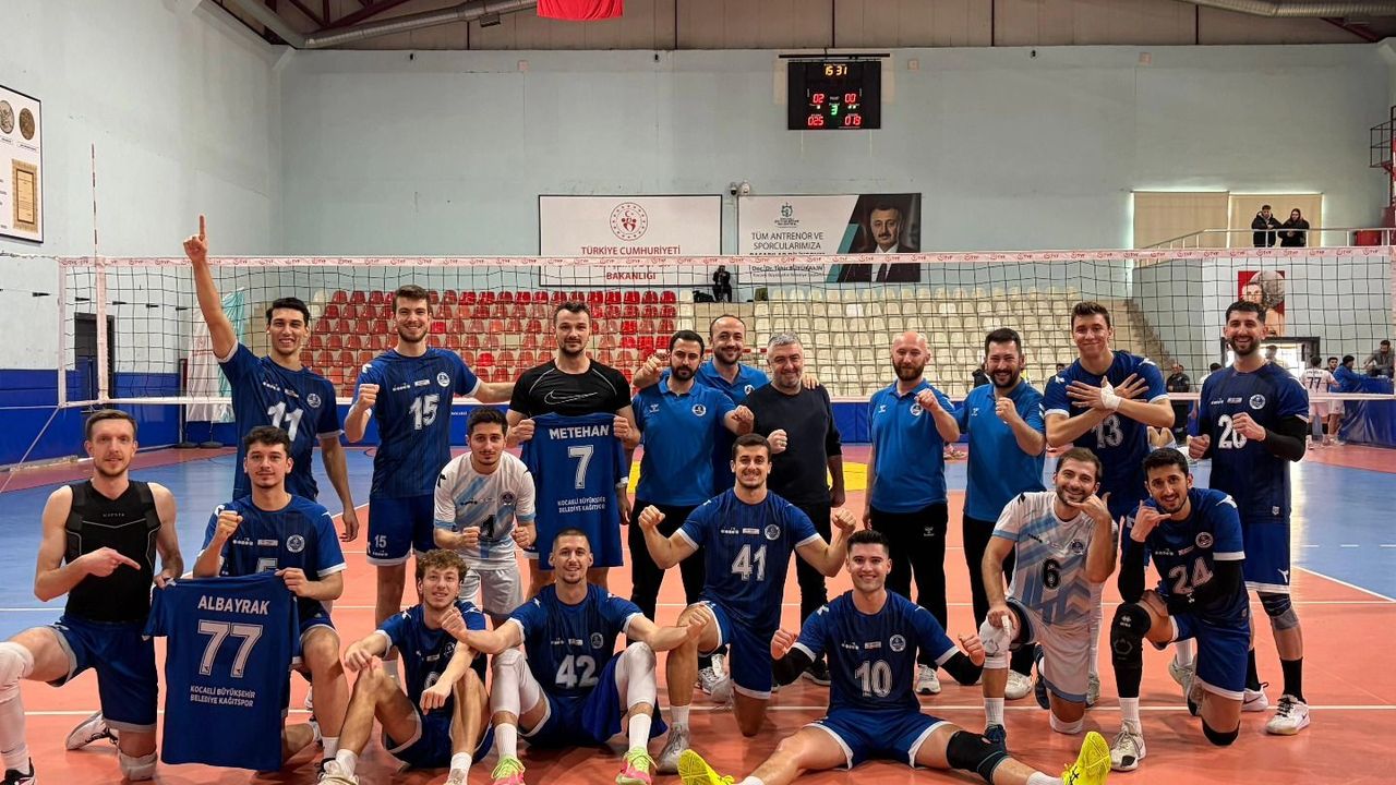 Kağıtsporlu Efeler Set Vermedi, Play-Off Biletini Aldı
