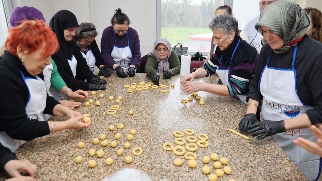 Hamur yoğruldu, gönüller birleşti: Kocaeli’de kandil geleneği böyle yaşatıldı