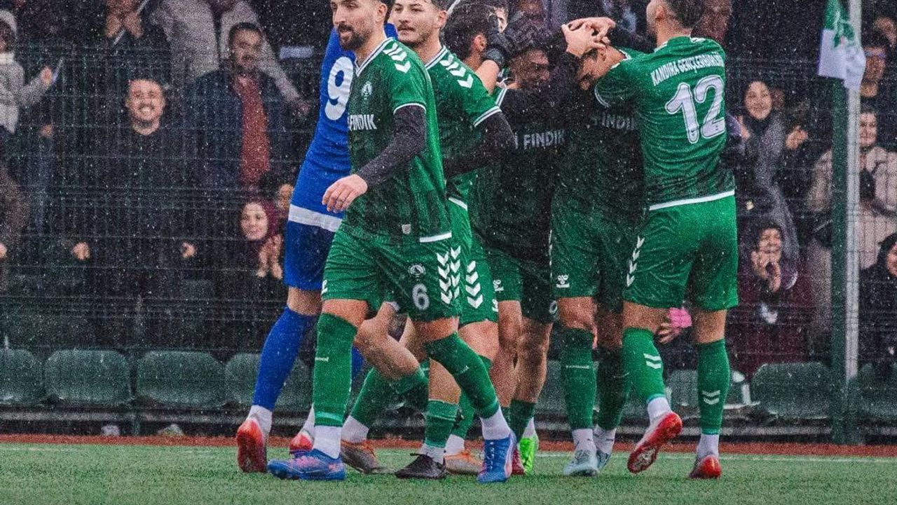 Kandıra’da şampiyonluk uzatmada geldi, stat bayram yerine döndü