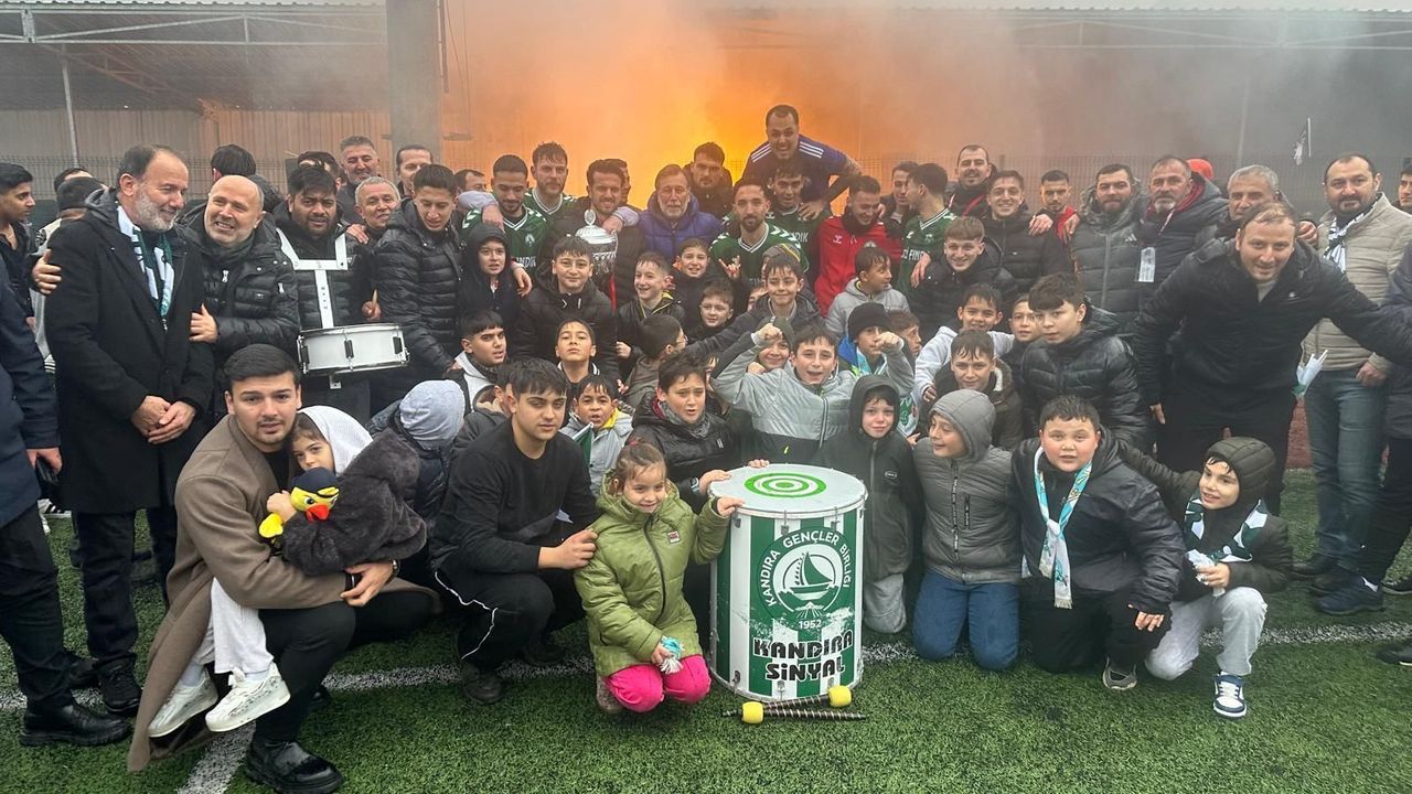 Kandıra Gençlerbirliği geri döndü, sahasında şampiyonluğunu ilan etti
