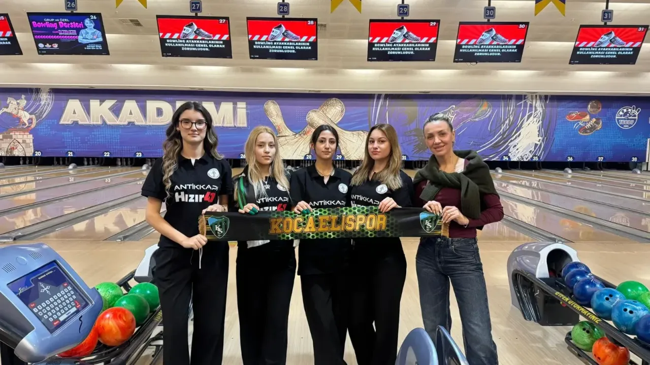 Kartepe Anadolu Lisesi bowlingde Türkiye ikinciliğine uzandı