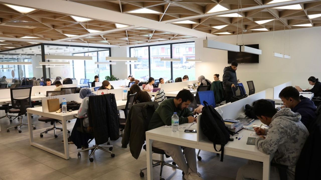 Kartepe Kent Kütüphanesi yarıyıl tatilinde dolup taştı