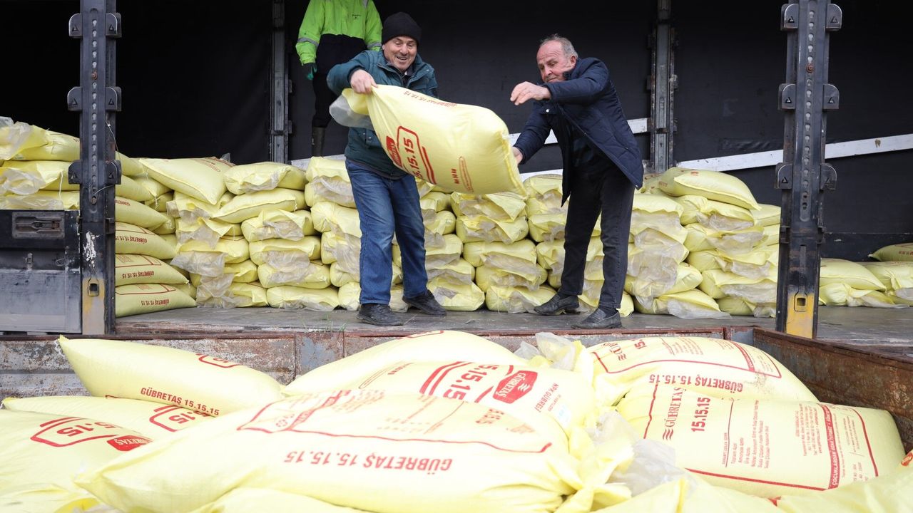 Kocaeli Büyükşehir Belediyesi’nden Çiftçiye Gübre Desteği: Toprağa Can, Üretime Nefes