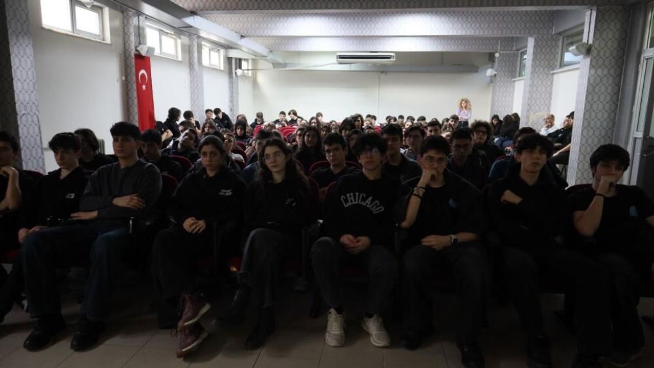 Kocaeli Fen Lisesi’nde ESA’dan Dr. Pol Ribes Pleguezuelo ile Uzay Semineri