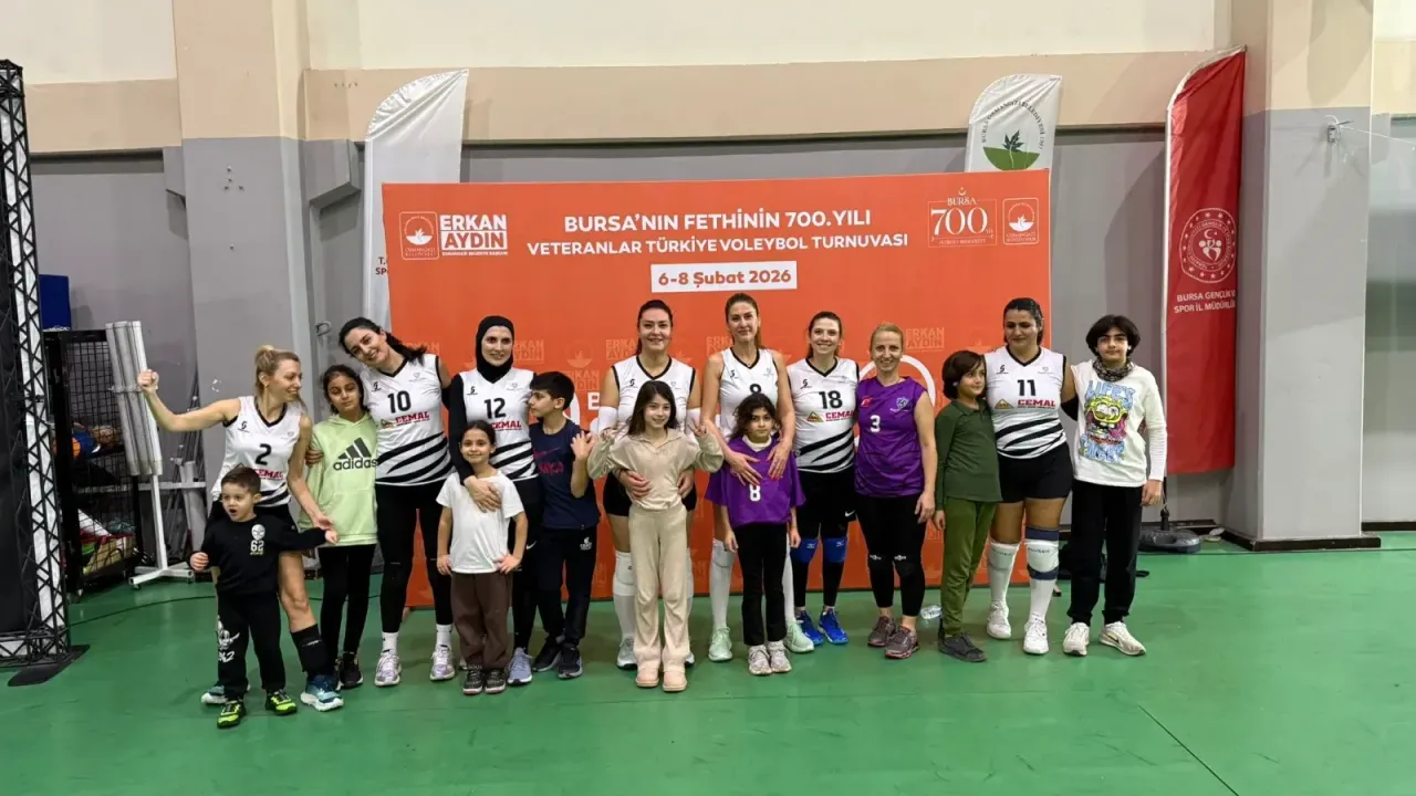 TVF Veteran Turnuvası’nda iddialı mesaj: Kocaeli Master ilk maçını set vermeden kazandı