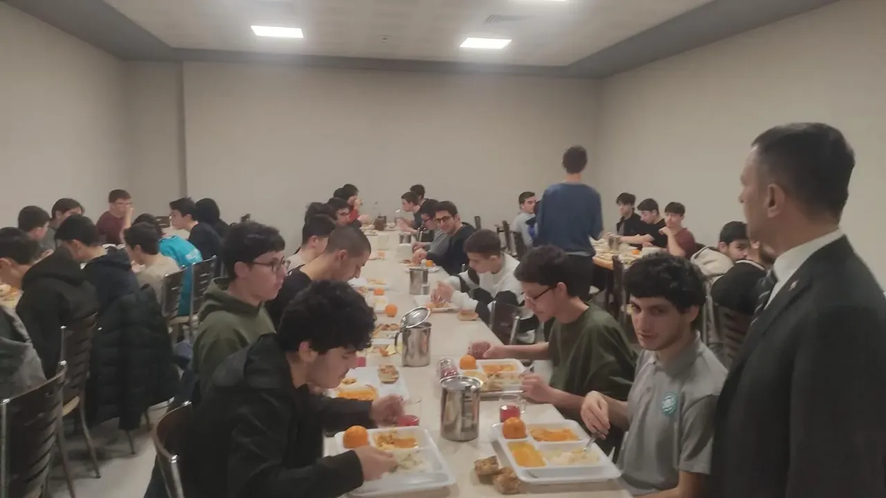 Kocaeli Valisi İlhami Aktaş, Öğrencilerle İftar Yaptı