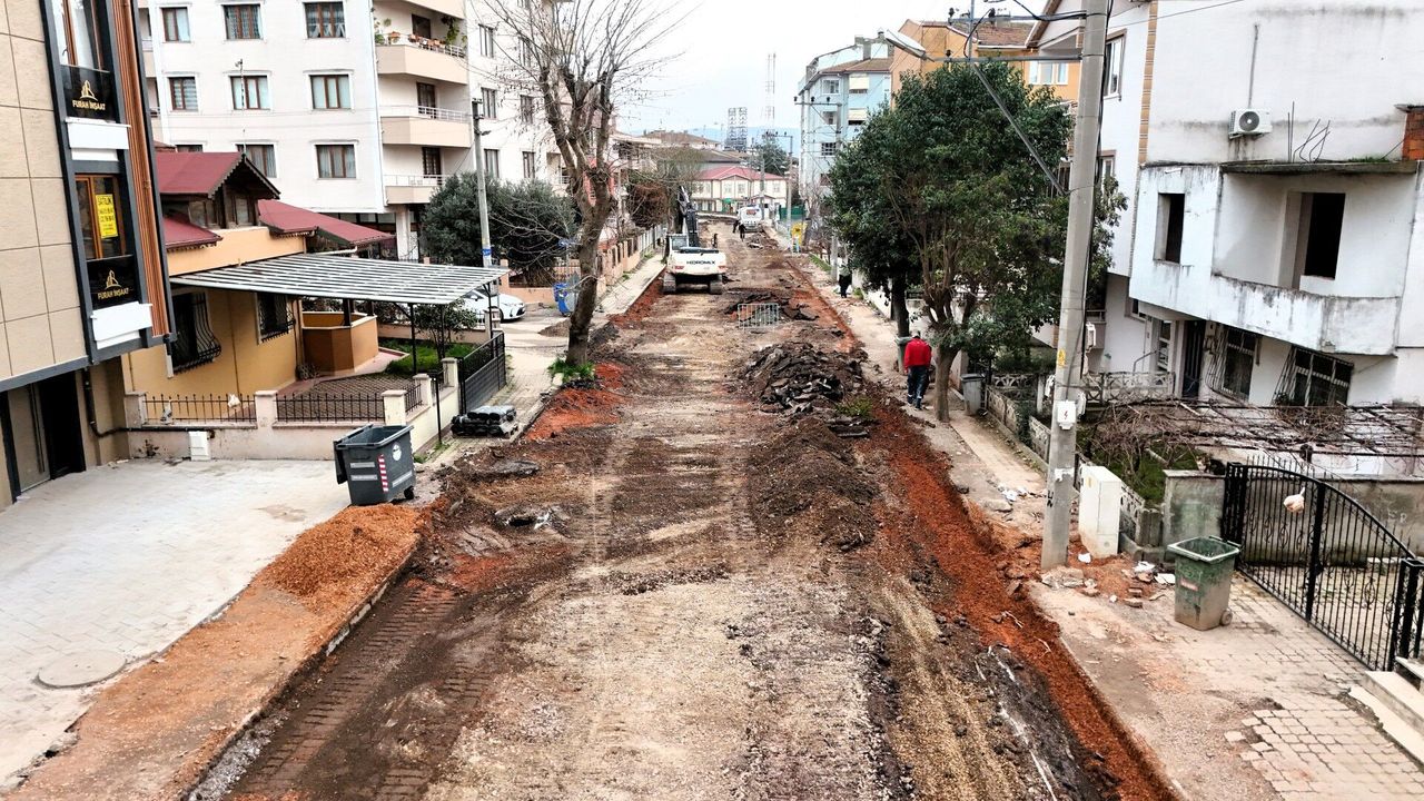 Büyükşehir’den Körfez Petkimliler Caddesi’nde Üstyapı Atağı