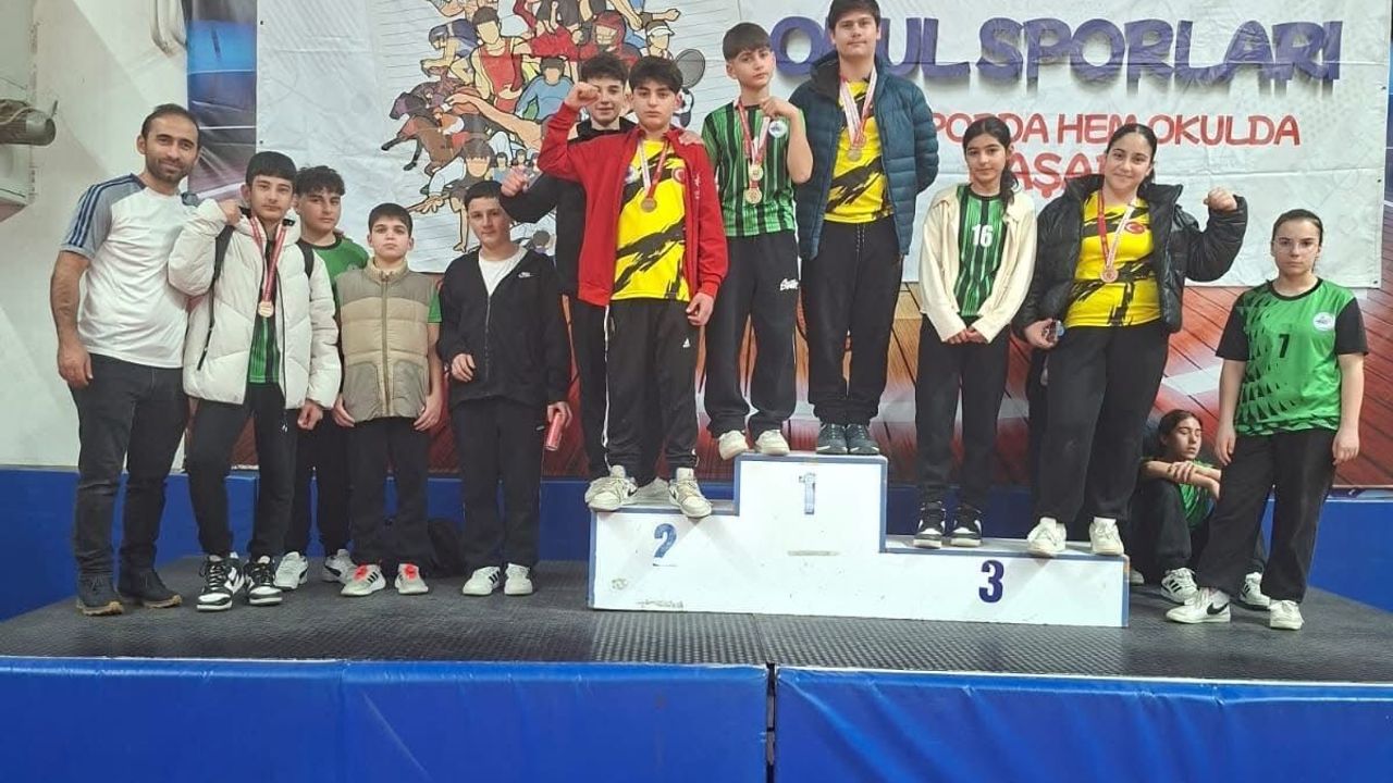 Maşukiye Leyla Sarıgül’den bilek güreşinde dereceler