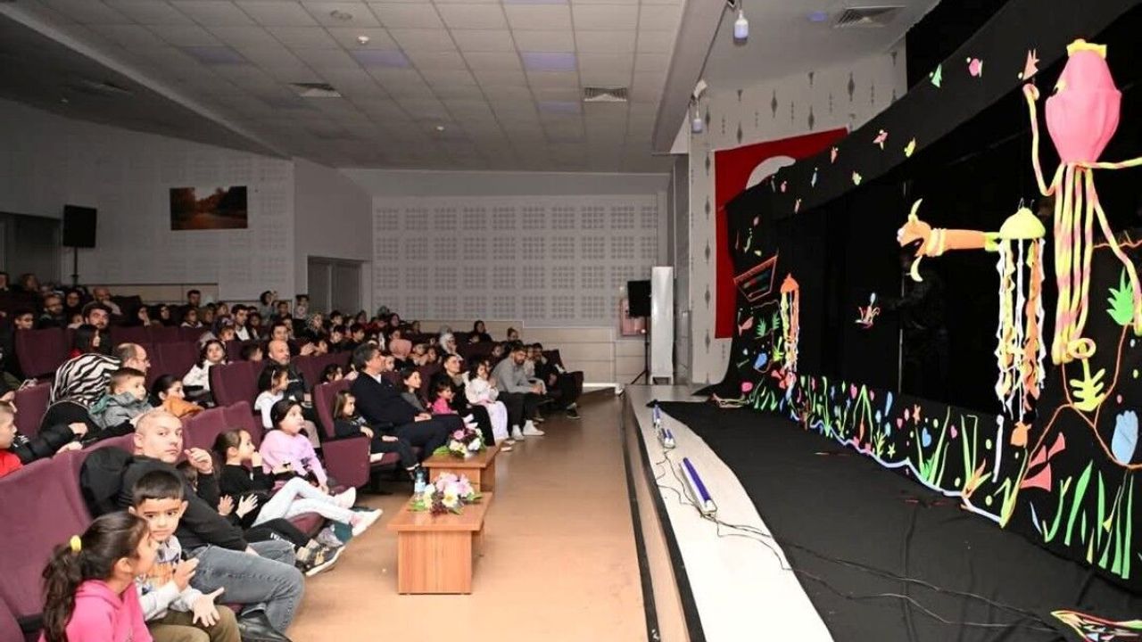 Kartepe’de Miniklere Çevre Bilinci Aşılayan Tiyatro Gösterisi