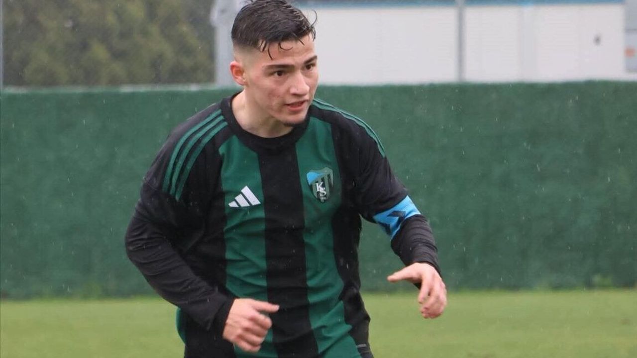 Yalova FK, Kocaelispor’un Genç Yetenek Mustafa Ege Bilim’i Kadrosuna Katıyor