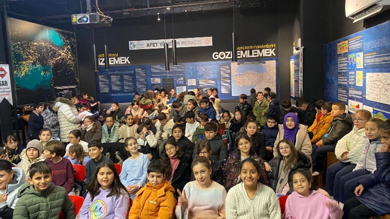 Öğrencilerden 6 Şubat Depremlerinin Yıl Dönümünde Deprem Müzesine Anlamlı Ziyaret