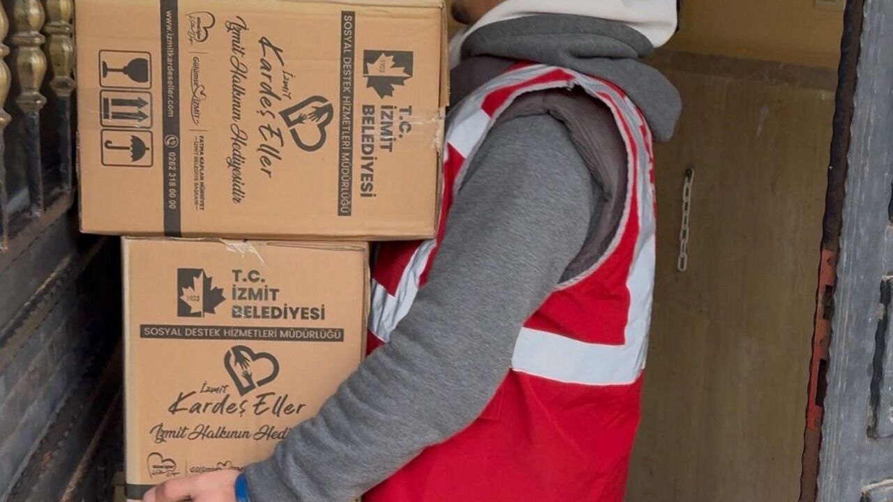 İzmit Belediyesi’nden Ramazan’da Gıda ve Sıcak Yemek Desteği