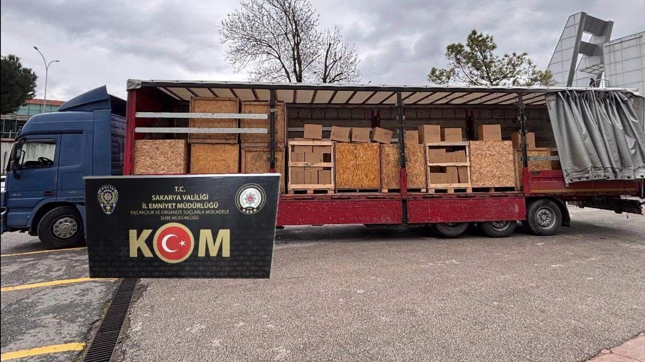 Tırda 3,6 Milyon Boş Makaron Ele Geçirildi