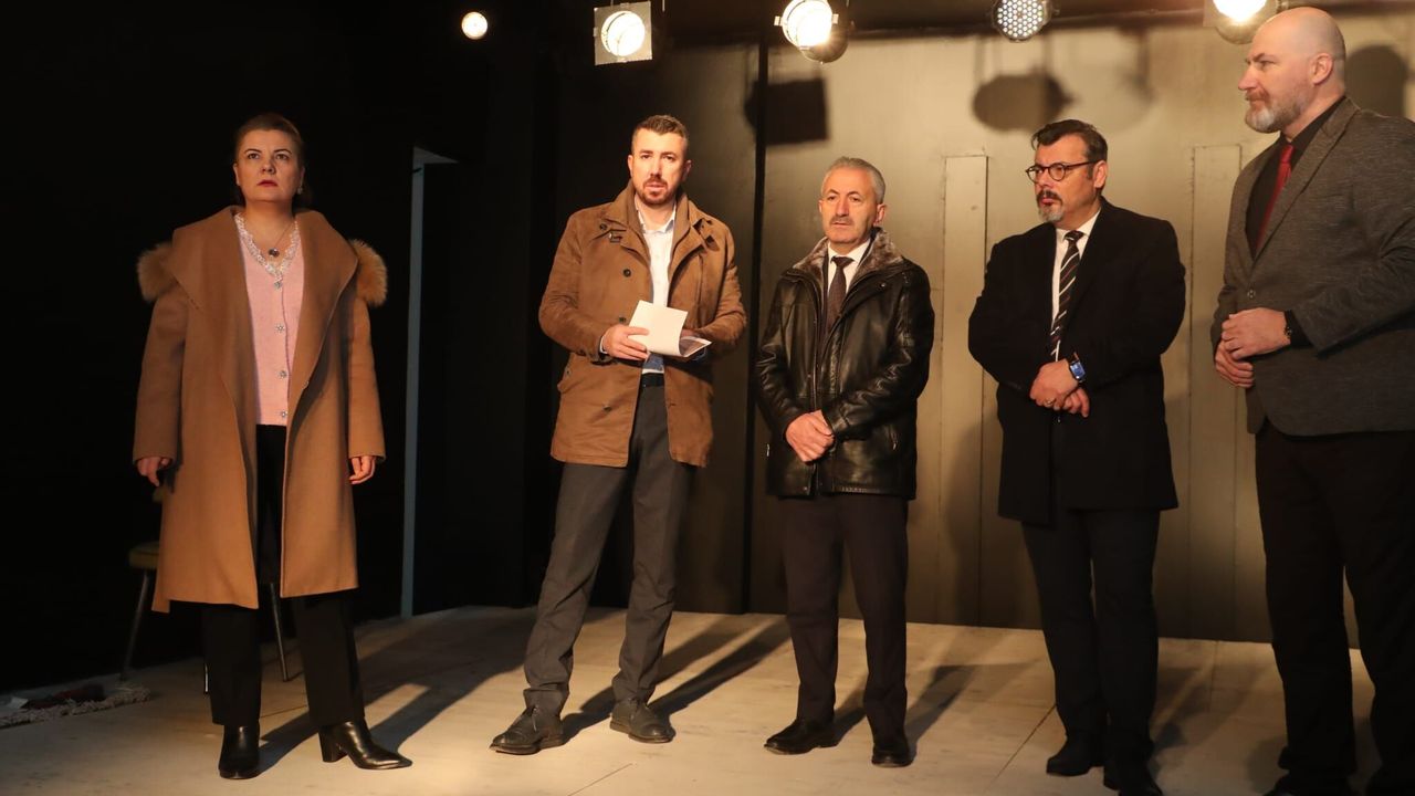 Sanatın Kalbi İzmit’te Büyüyor: Yeni Tiyatro Sahnesi Açılıyor